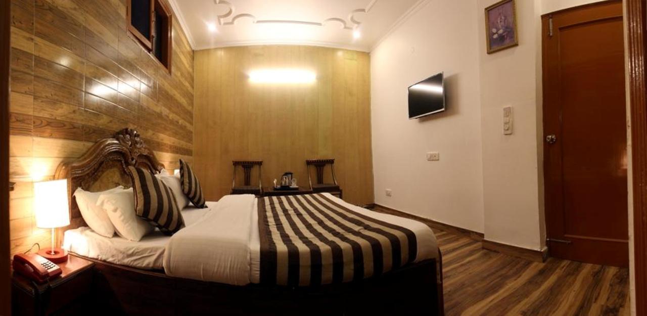 Divyansh Hotel Dharamshala Extérieur photo