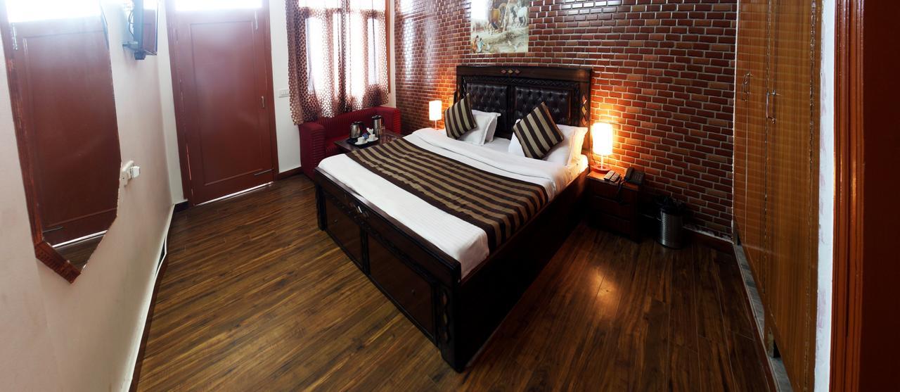 Divyansh Hotel Dharamshala Extérieur photo