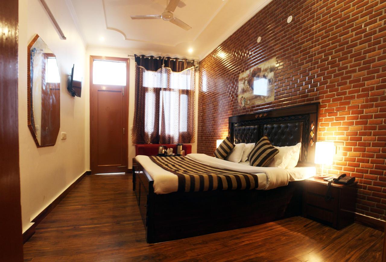 Divyansh Hotel Dharamshala Extérieur photo