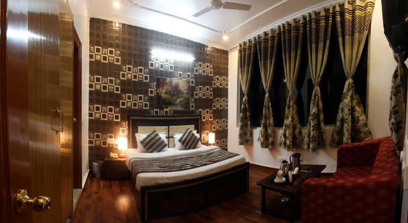 Divyansh Hotel Dharamshala Extérieur photo